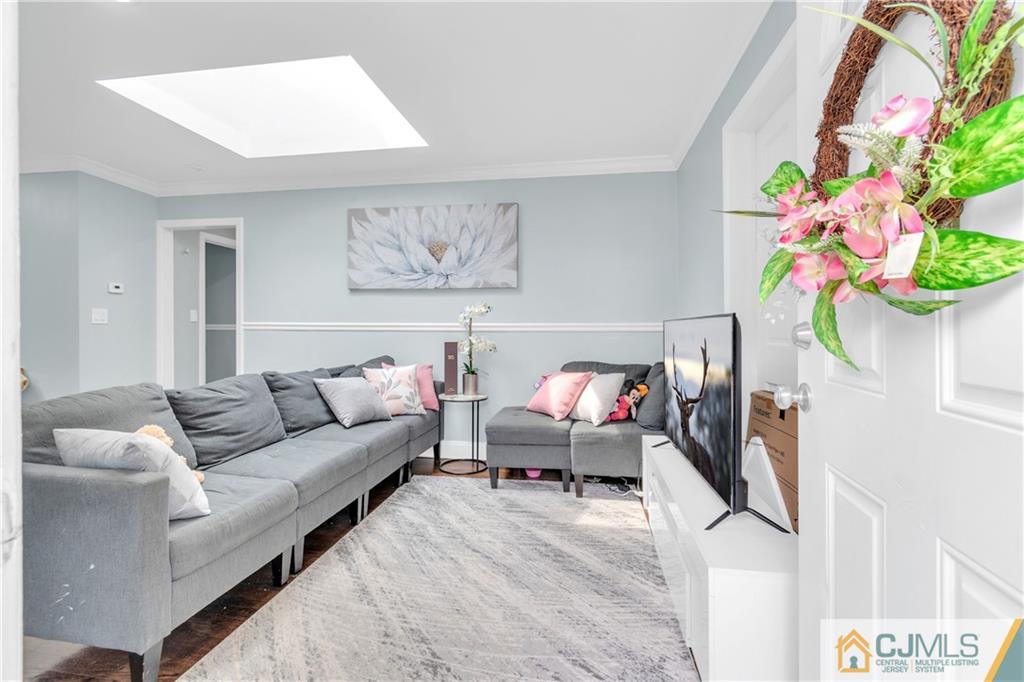 208 Oak Place Piscataway, NJ 08854 - Photo 3 of 23 a living room with furniture and flowers