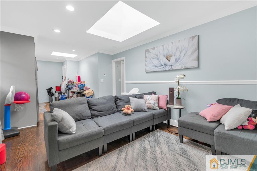 208 Oak Place Piscataway, NJ 08854 - Photo 4 of 23 a living room with furniture and flowers