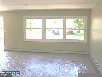 48 Crown Road Levittown, PA 19057 - Photo 3 of 12 Living Room