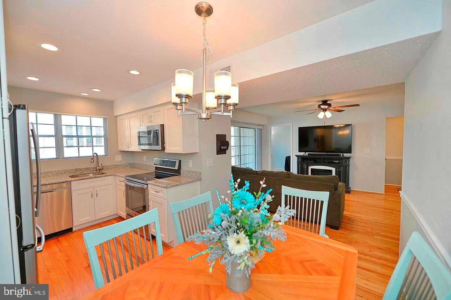 109 Fort Evans Road Southeast, Unit C Leesburg, VA 20175 - Photo 3 of 20 Kitchen and dining area