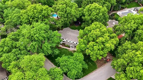 $2,345,000 | 2832 West 91st Street, Leawood, KS 66206