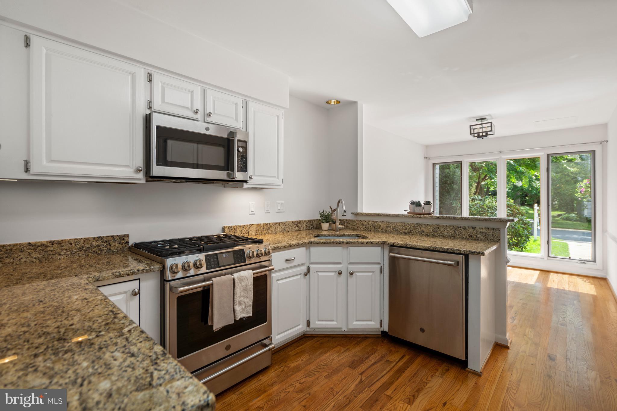 1281 Wedgewood Manor Way Reston, VA 20194 - Photo 20 of 56 Stainless appliances