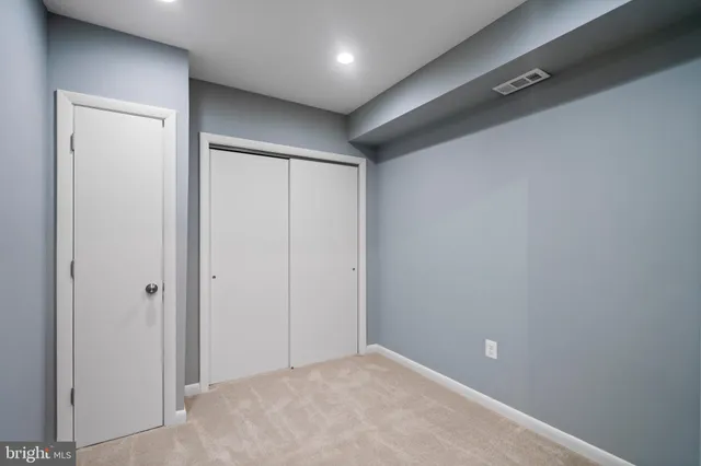 a view of a house with porch and garden