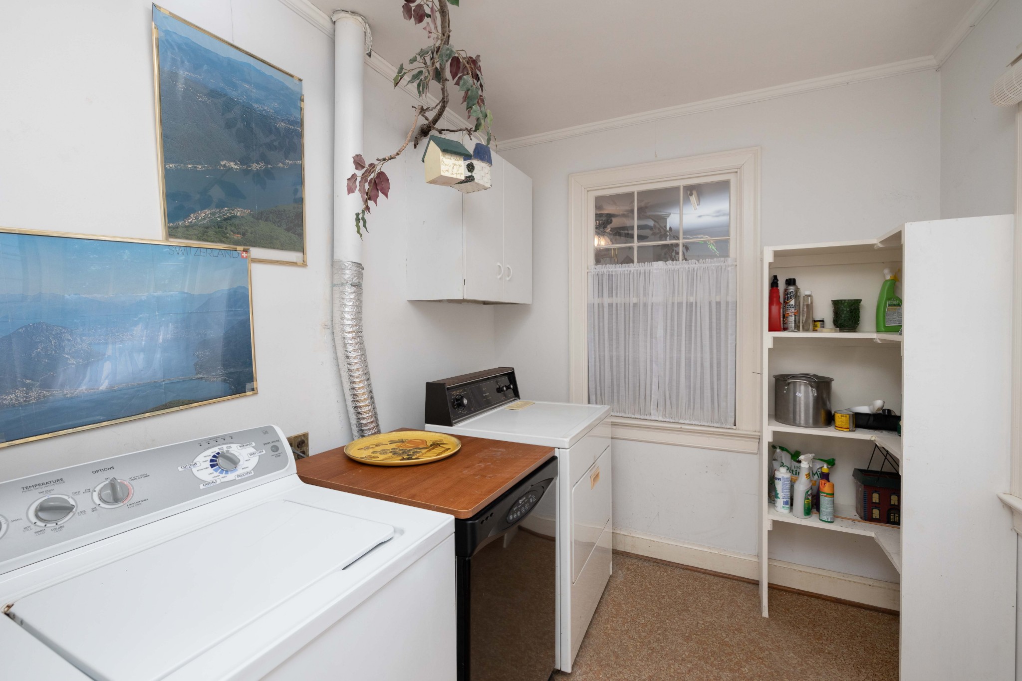 714 Murfreesboro Road Franklin, TN 37064 - Photo 9 of 46 a room that has a stove and a table in it