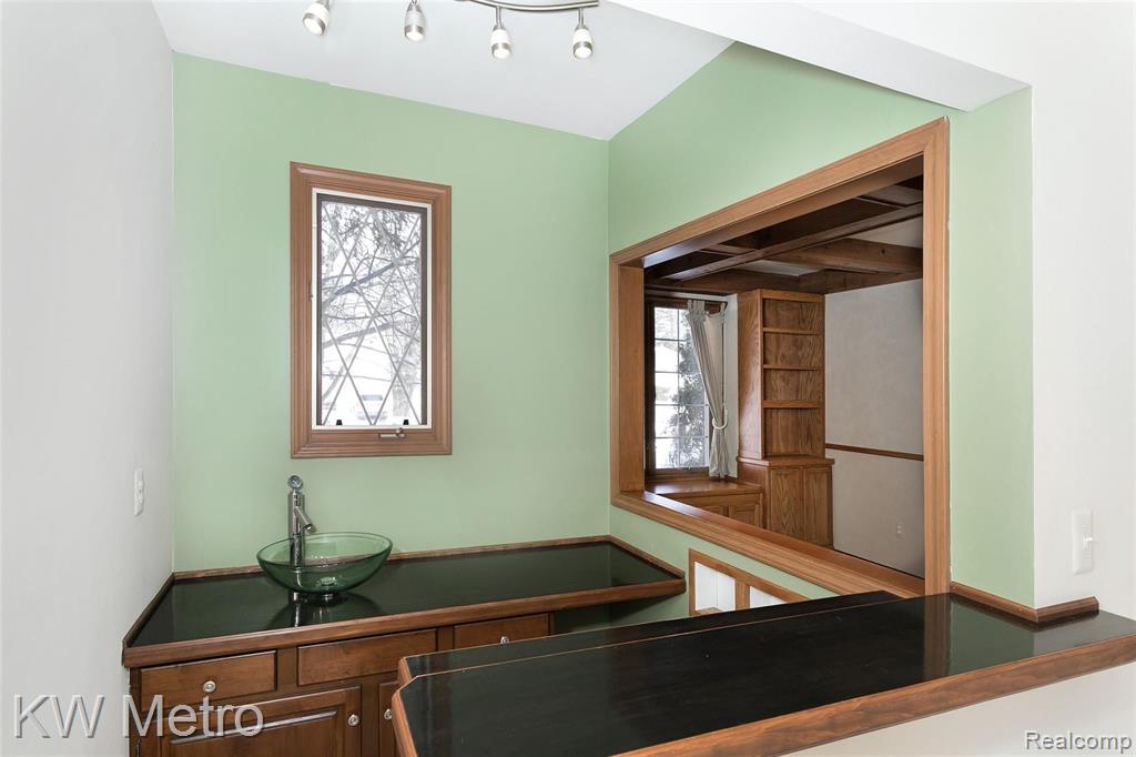 42309 Waterfall Road Northville, MI 48168 - Photo 19 of 58