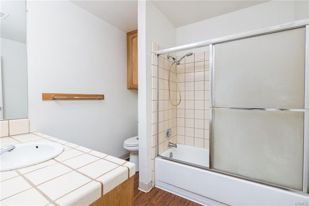 49400 River Park Road, Unit 17 Oakhurst, CA 93644 - Photo 23 of 34 a bathroom with a bathtub and a shower