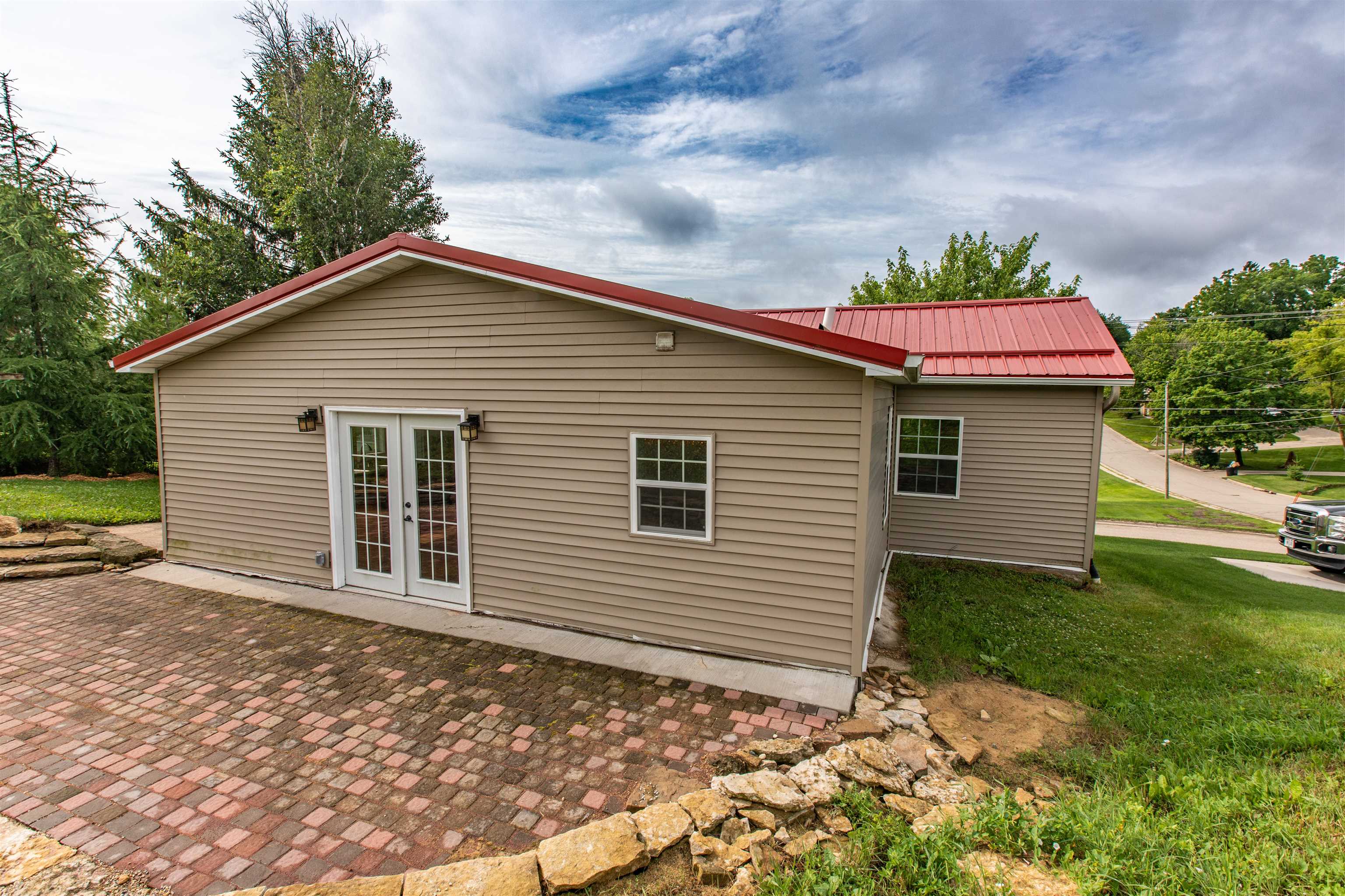 215 5th Street Mineral Point, WI 53565 - Photo 2 of 37