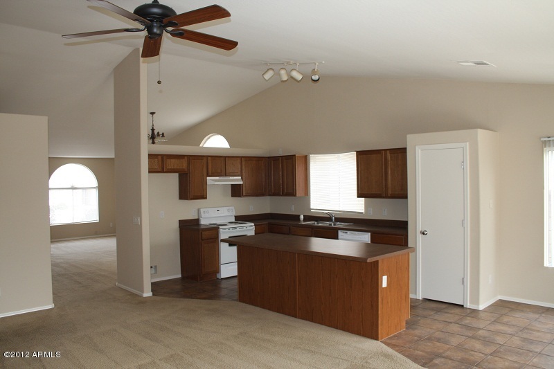 2823 West Pecan Road Phoenix, AZ 85041 - Photo 4 of 12 kitchen