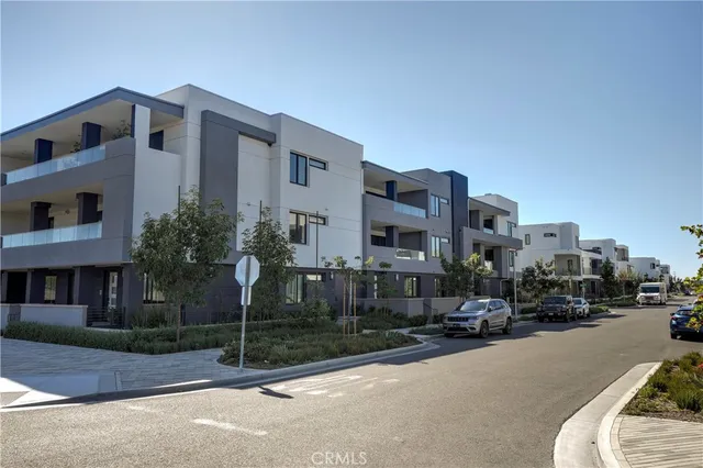 $1,280,000 | 16235 Dawn Way, Unit 203, Tustin, CA 92782