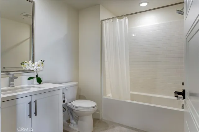 $1,280,000 | 16235 Dawn Way, Unit 203, Tustin, CA 92782