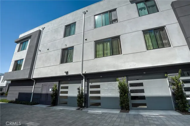 $1,280,000 | 16235 Dawn Way, Unit 203, Tustin, CA 92782