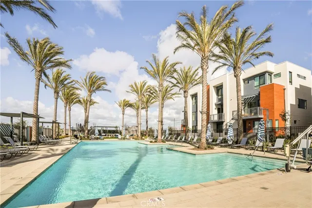 $1,280,000 | 16235 Dawn Way, Unit 203, Tustin, CA 92782