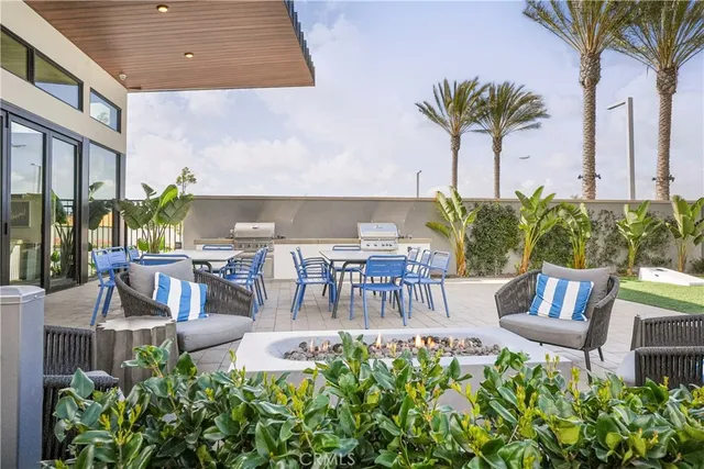 $1,280,000 | 16235 Dawn Way, Unit 203, Tustin, CA 92782