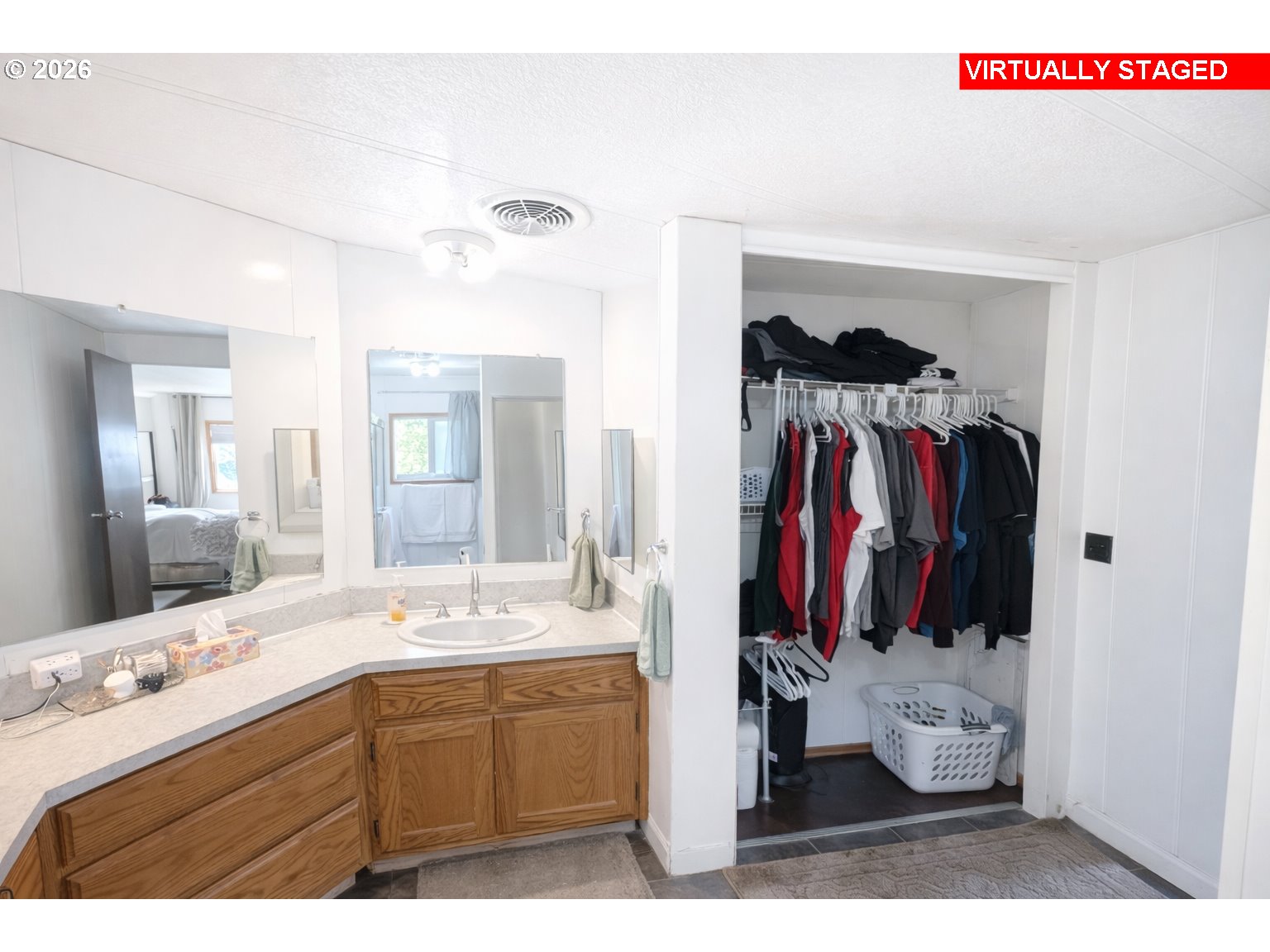 200 Emils Way, Unit 45 Roseburg, OR 97471 - Photo 10 of 25 En Suite Bathroom