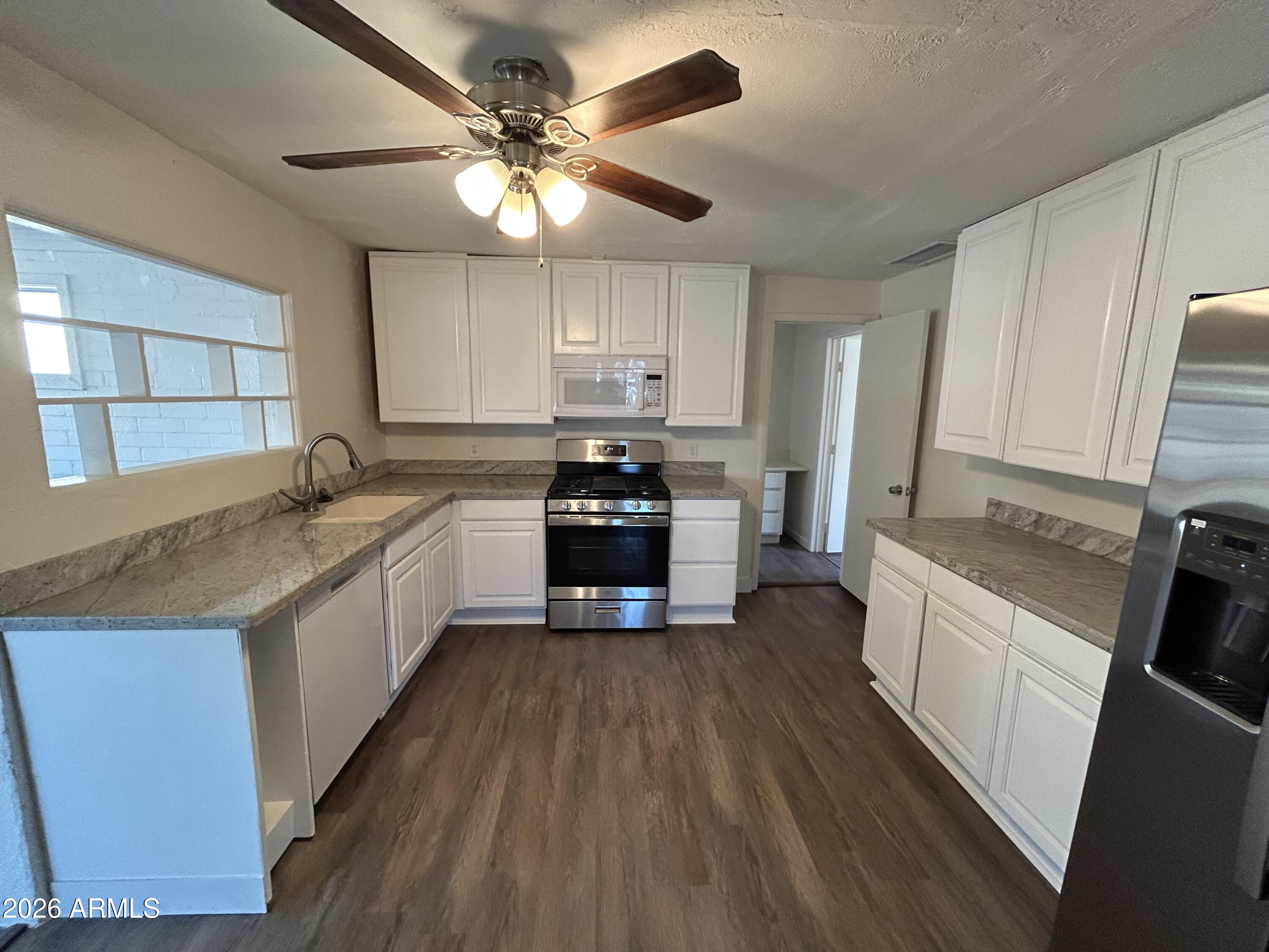 2922 West Granada Road Phoenix, AZ 85009 - Photo 4 of 9 IMG_4559