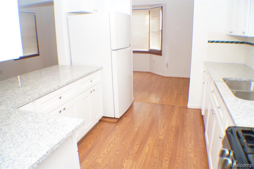 301 Nawakwa Road Rochester Hills, MI 48307 - Photo 7 of 51