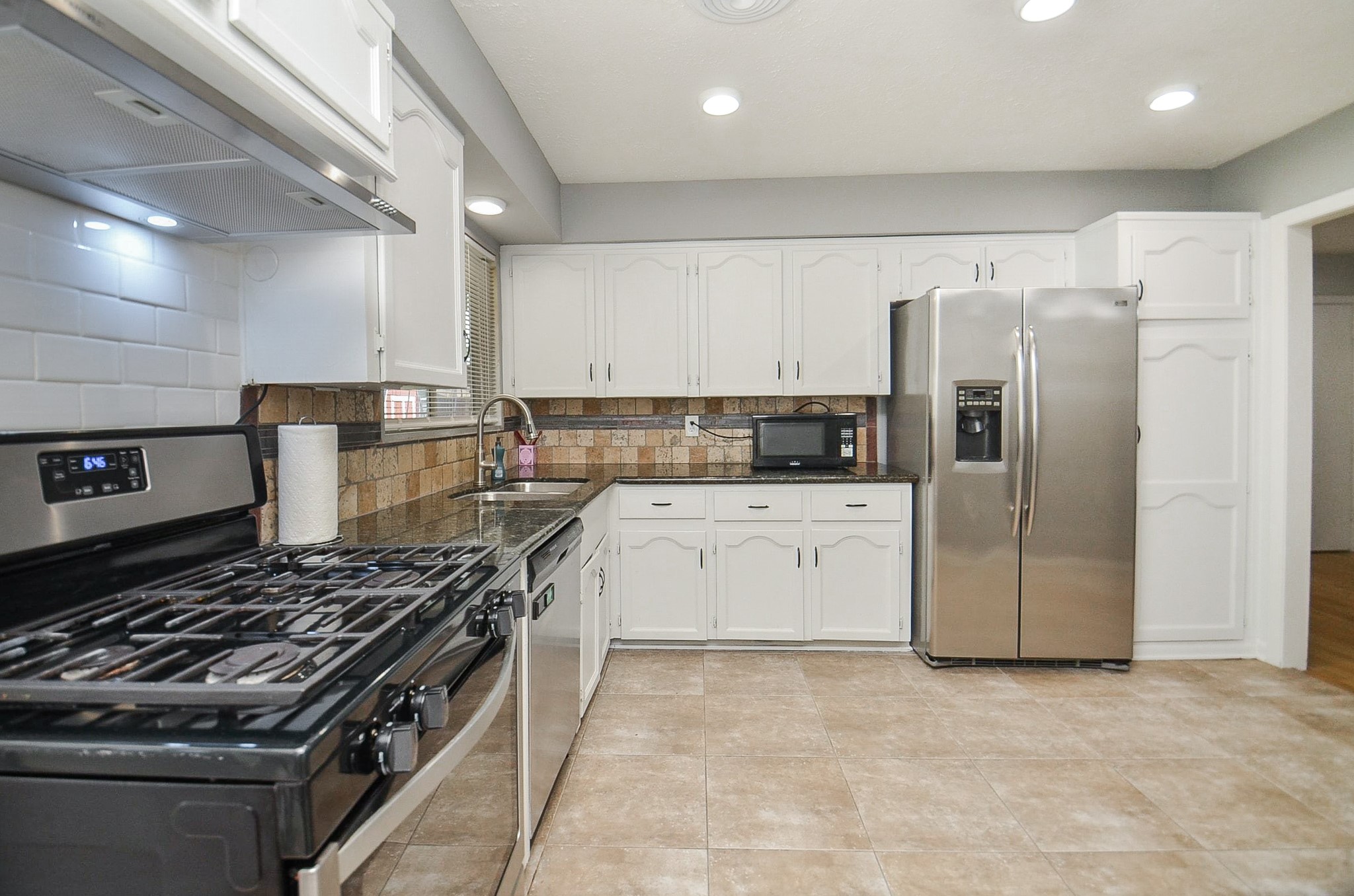 6322 Clemson Street Houston, TX 77092 - Photo 8 of 20