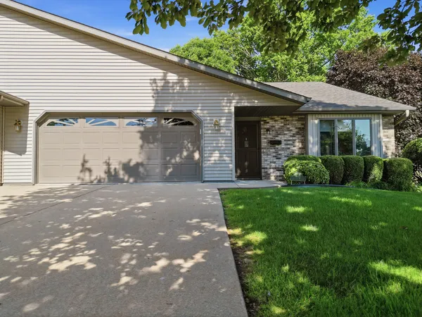 $279,900 | 311 North Jackson Street, Unit B, Morrison, IL 61270