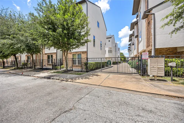 $2,450 | 707 Schwartz Street, Houston, TX 77020