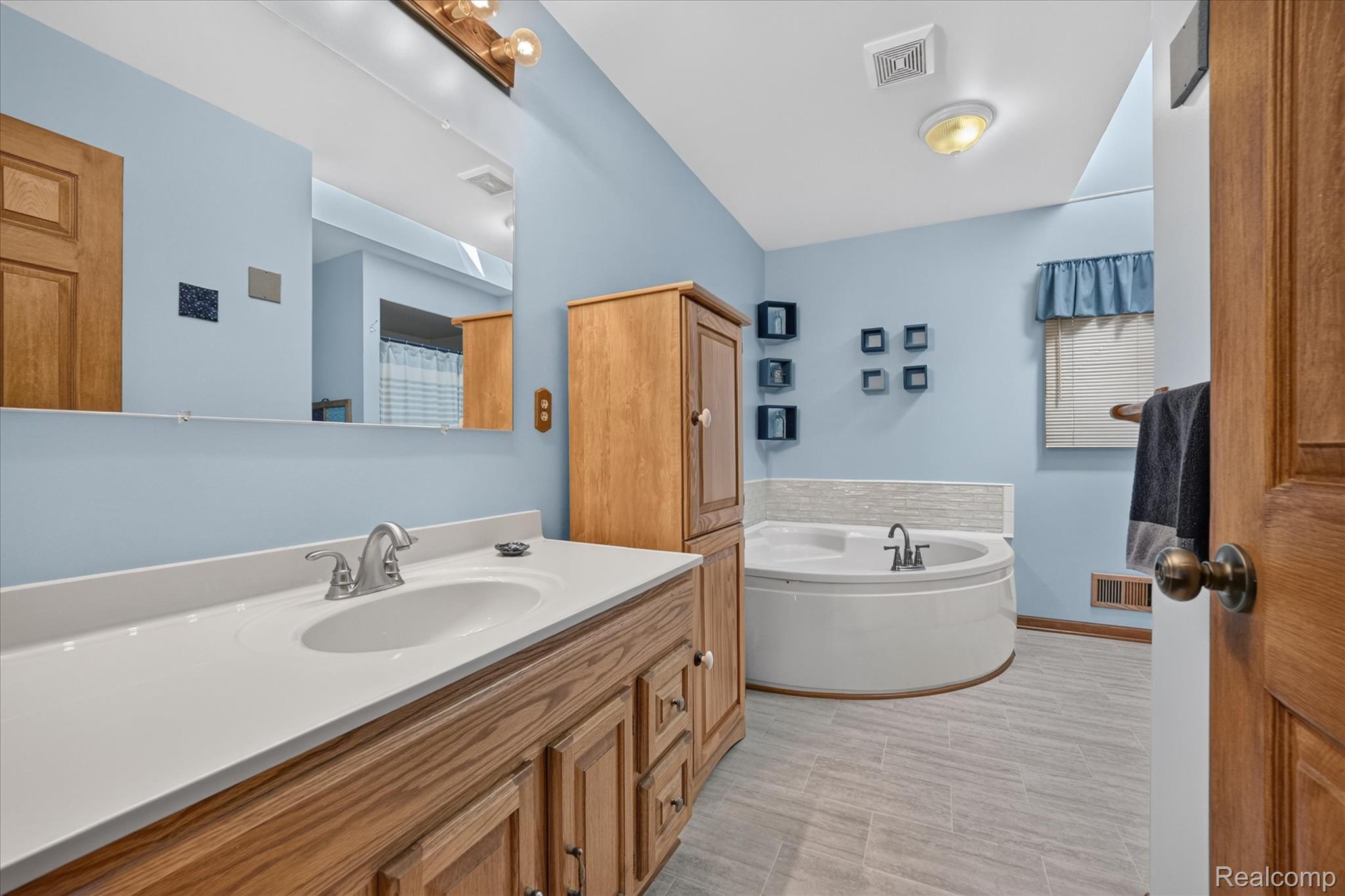 5766 West Newburg Road Carleton, MI 48117 - Photo 24 of 53 31-5766-W-Newburg-Rd-Carleton-WindowStill.jpg