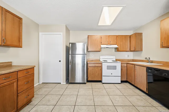 $1,650 | 7318 Corian Park Drive, San Antonio, TX 78249