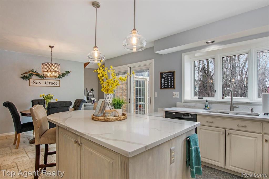 1470 Burhaven Drive Rochester Hills, MI 48306 - Photo 21 of 47