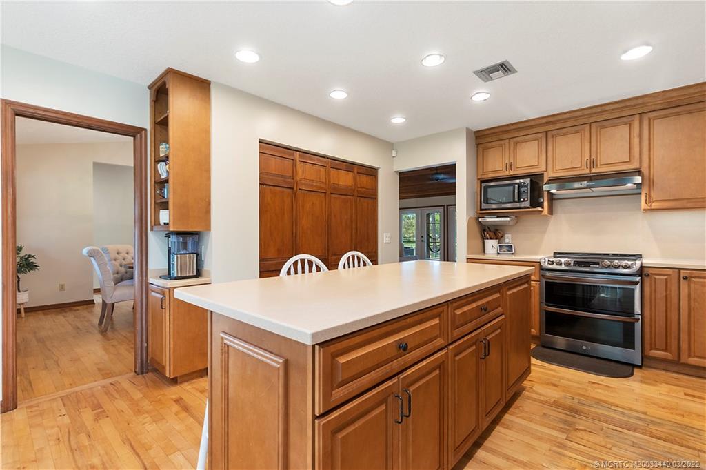 10943 Southwest Hawkview Circle Stuart, FL 34997 - Photo 9 of 47 Gallery Image 9