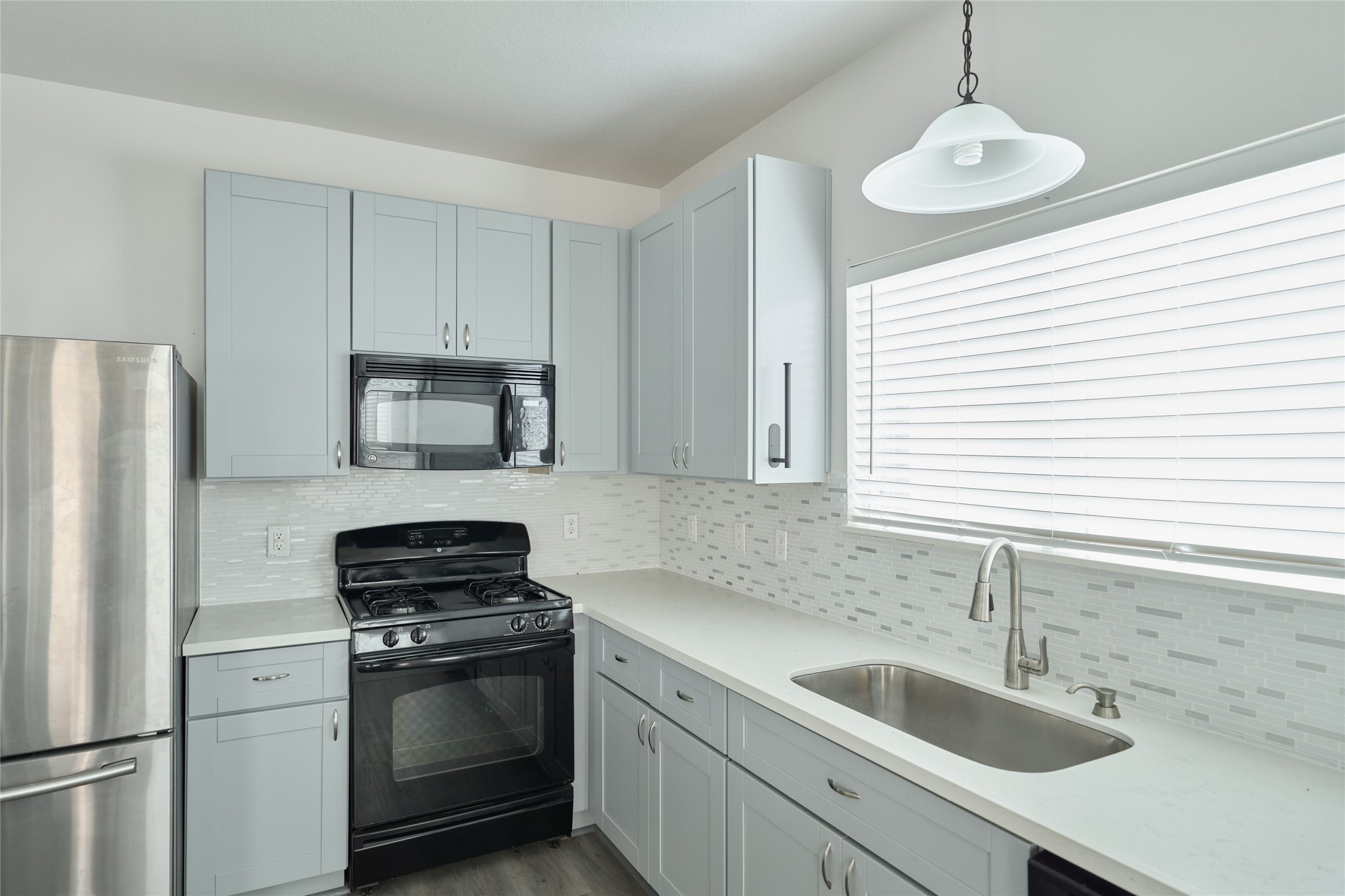 21718 Grassy Hill Lane Spring, TX 77388 - Photo 24 of 34 Large undermounted sink
