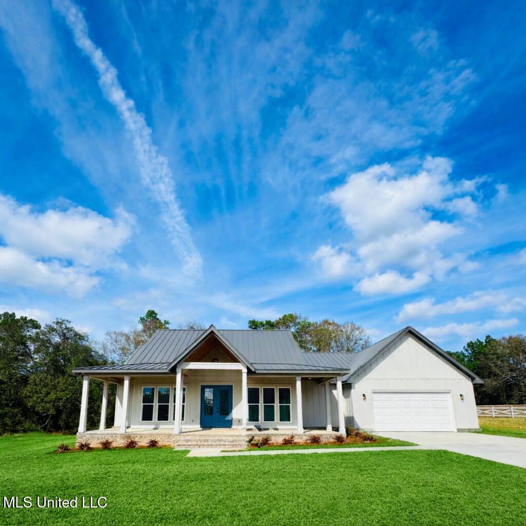 Front Green Grass AI