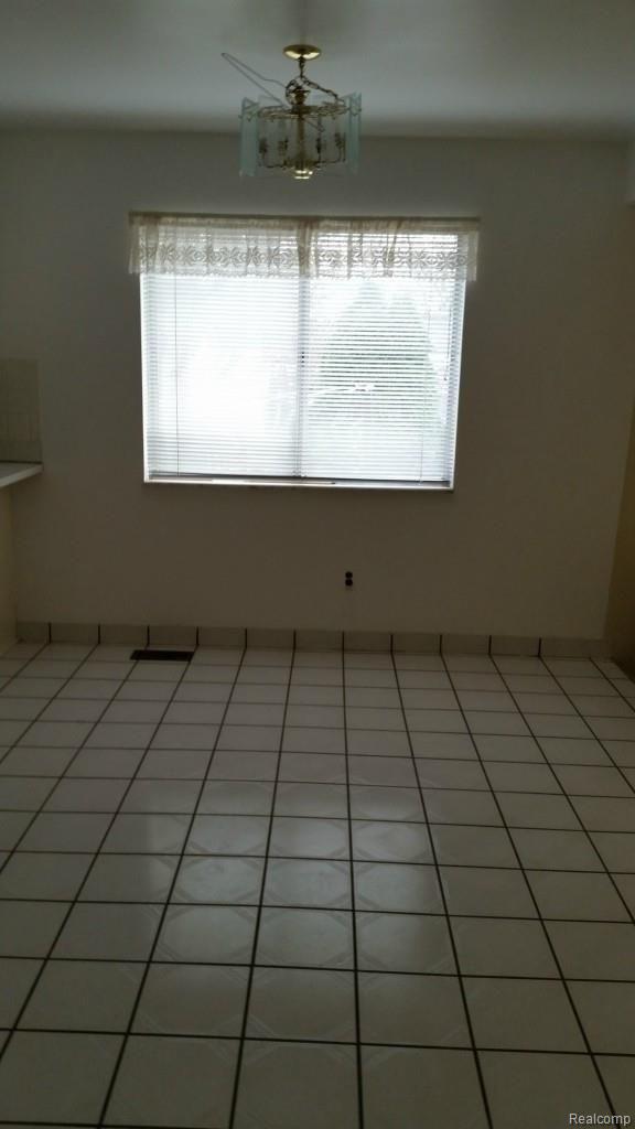 17512 Levan Road Livonia, MI 48152 - Photo 16 of 22 143.jpg