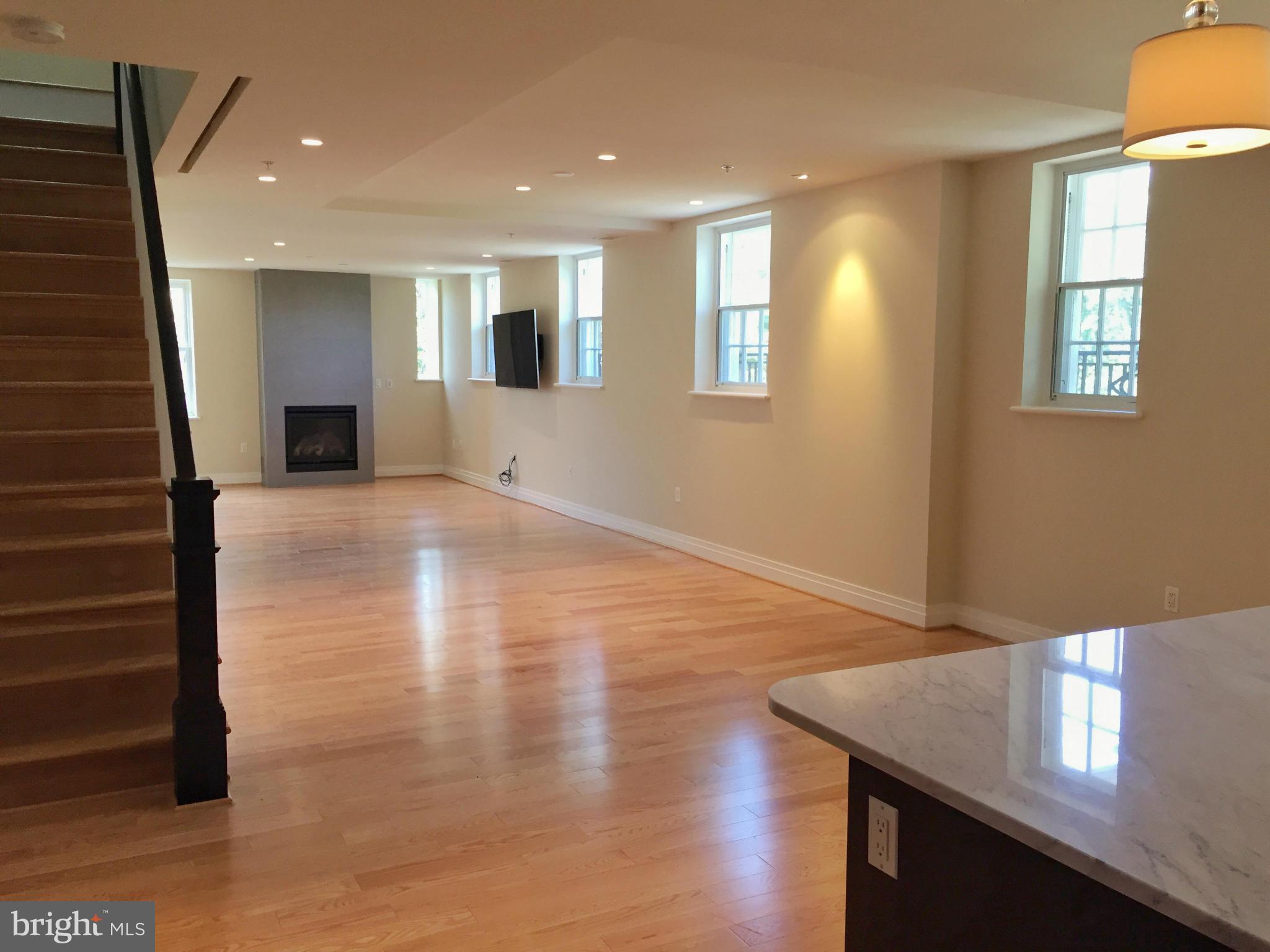 3052 R Street Northwest, Unit 302A Washington, DC 20007 - Photo 3 of 20 Interior (General)