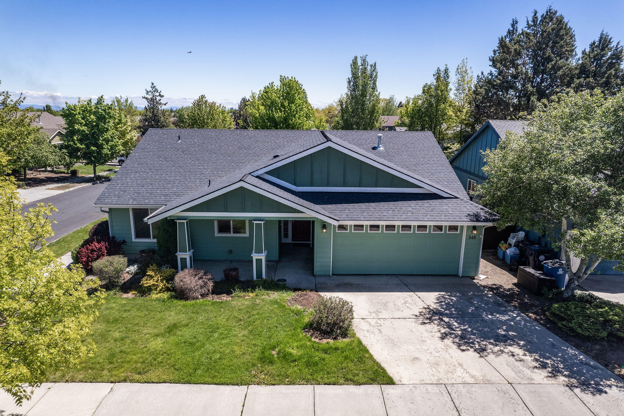 348 Northwest Antler Loop Redmond, OR 97756 - Photo 31 of 34 corner lot