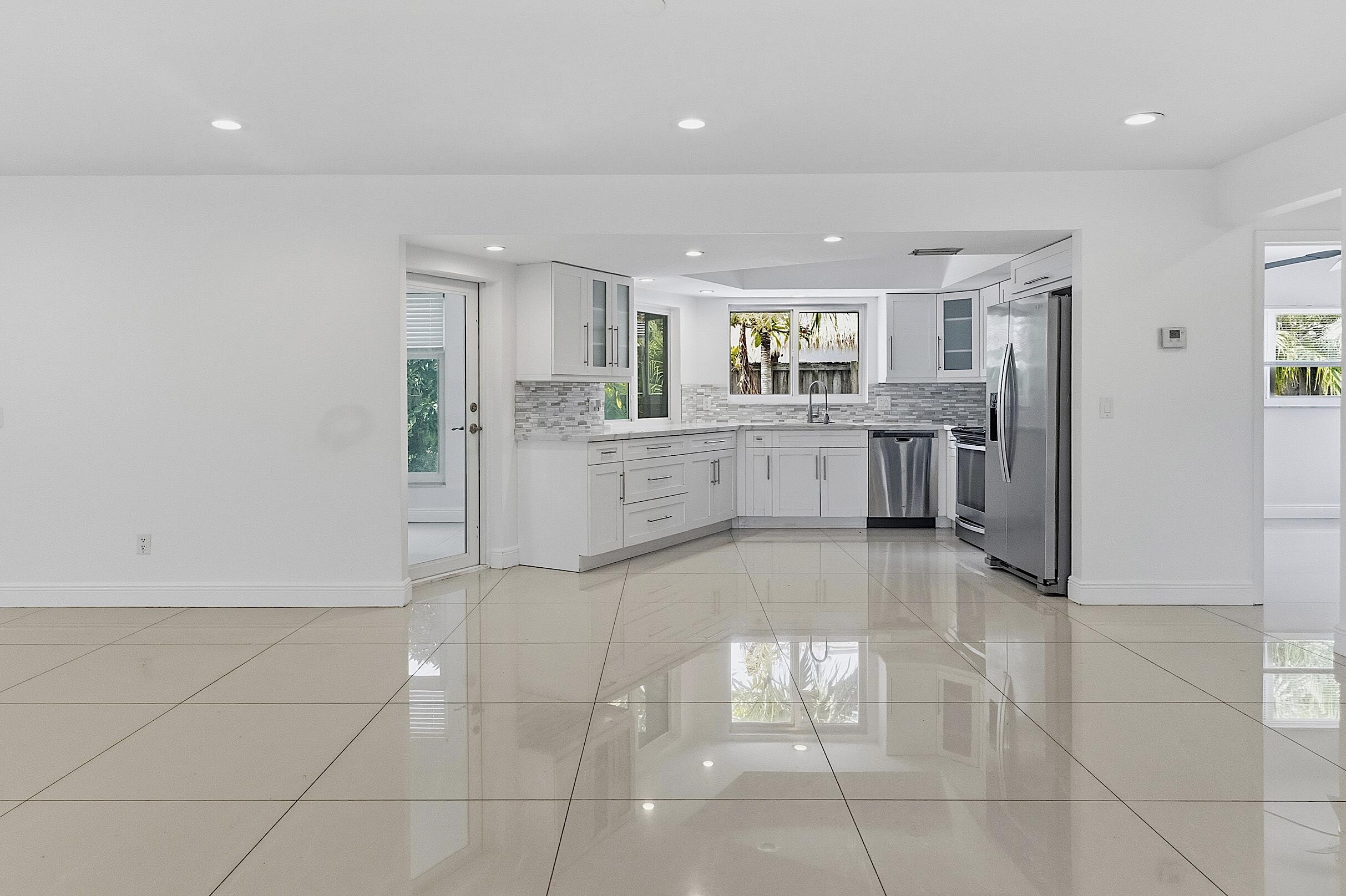 2910 Northeast 40th Court Lighthouse Point, FL 33064 - Photo 8 of 49 2910 NE 40th Ct - - 007