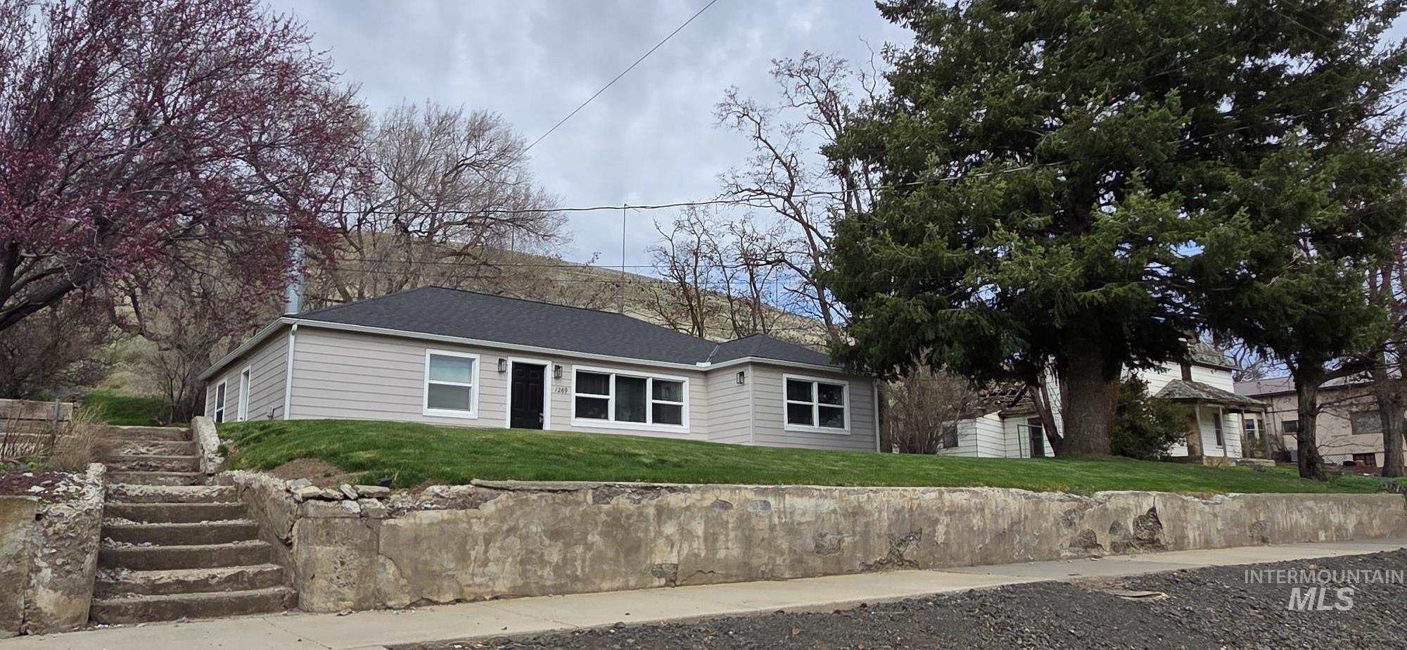 1269 Main Street Pomeroy, WA 99347 - Photo 2 of 38 Ranch-style house featuring a front lawn and stairway