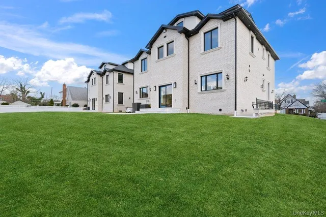 $2,799,999 | 259-09 81st Avenue | Floral Park