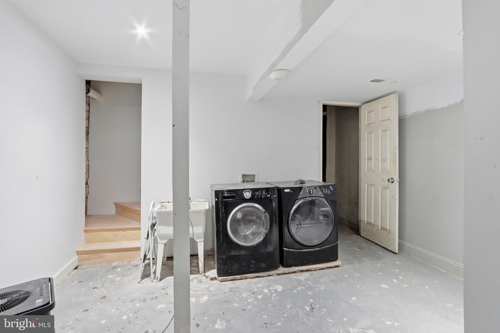 3544 Ash Street Baltimore, MD 21211 - Photo 16 of 17 a utility room with dryer and washer