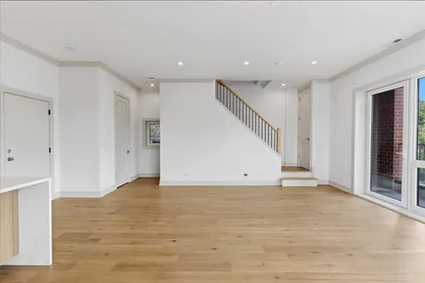 $650,000 | 6414 North Francisco Avenue, Unit 202, Chicago, IL 60645