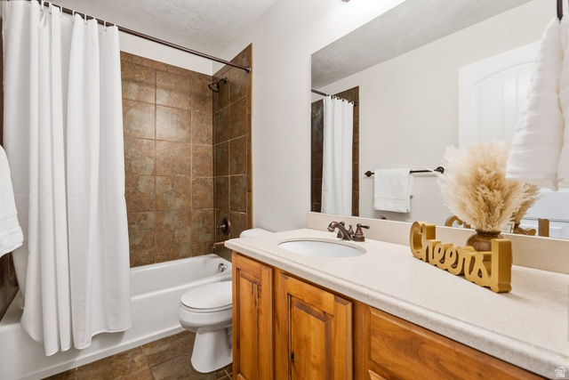 2029 West Crescent Row Mapleton, UT 84664 - Photo 22 of 35 Tiled shower surround with a white bathtub and shower curtain