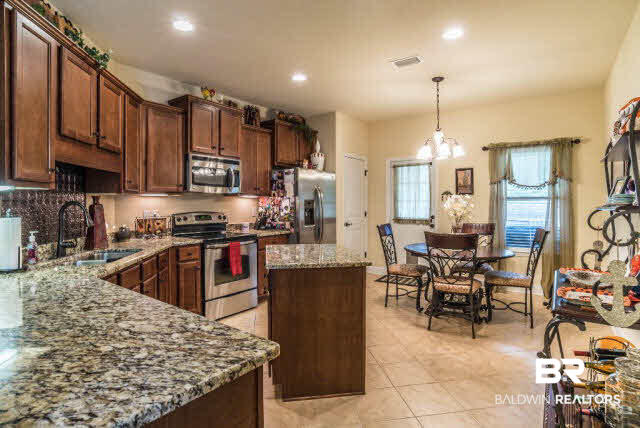 10592 Orkney Way Daphne, AL 36527 - Photo 3 of 24 Kitchen
