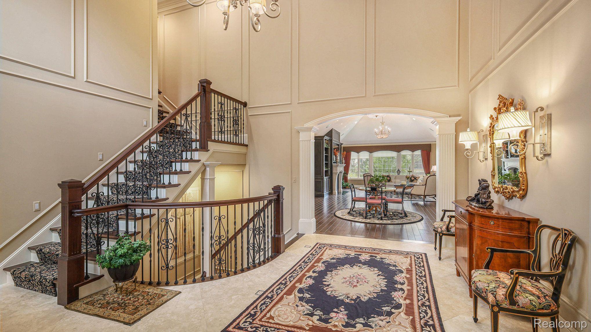 547 City View Court, Unit 30 Rochester, MI 48306 - Photo 8 of 47 Foyer