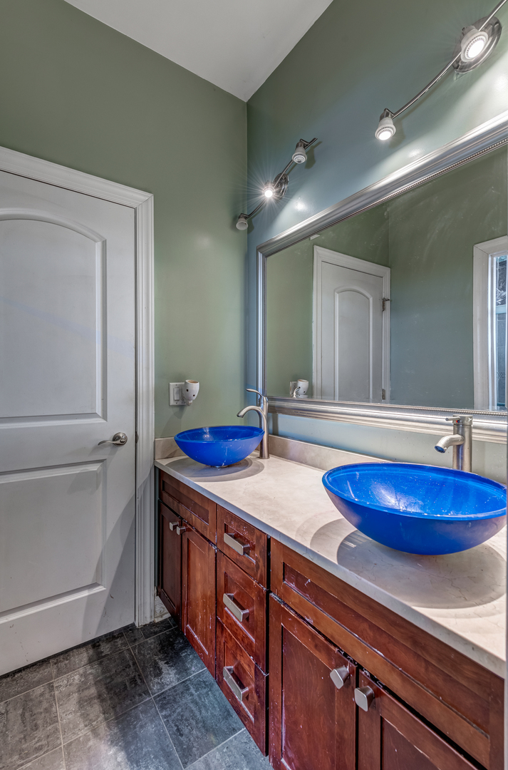 4543 South Prairie Avenue, Unit 3S Chicago, IL 60653 - Photo 15 of 21 a bathroom with a sink and a mirror