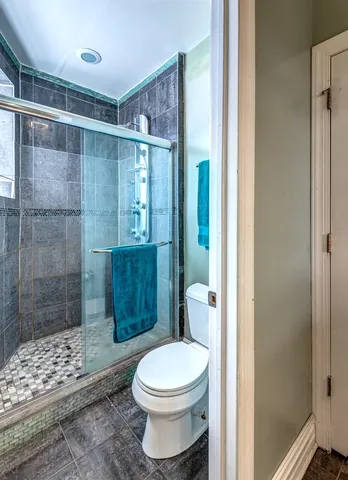 a bathroom with a toilet and a shower