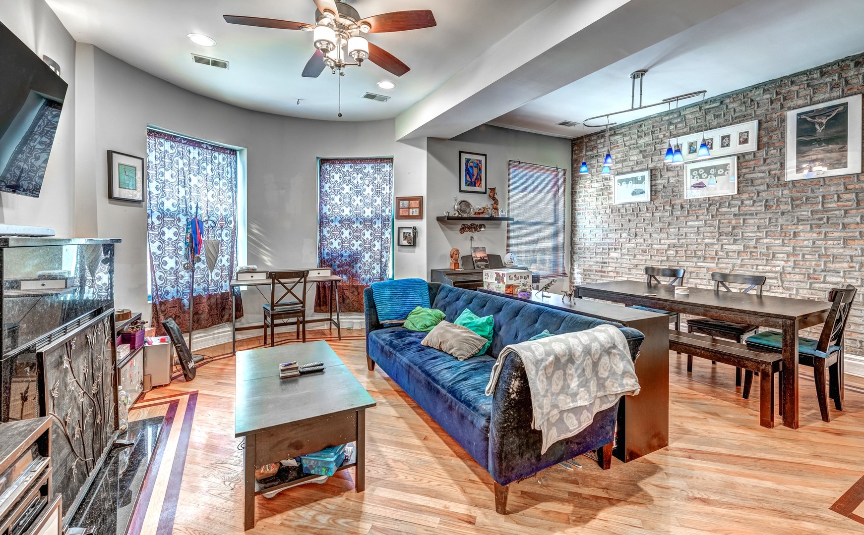 4543 South Prairie Avenue, Unit 3S Chicago, IL 60653 - Photo 2 of 21 a living room with fireplace furniture and a table