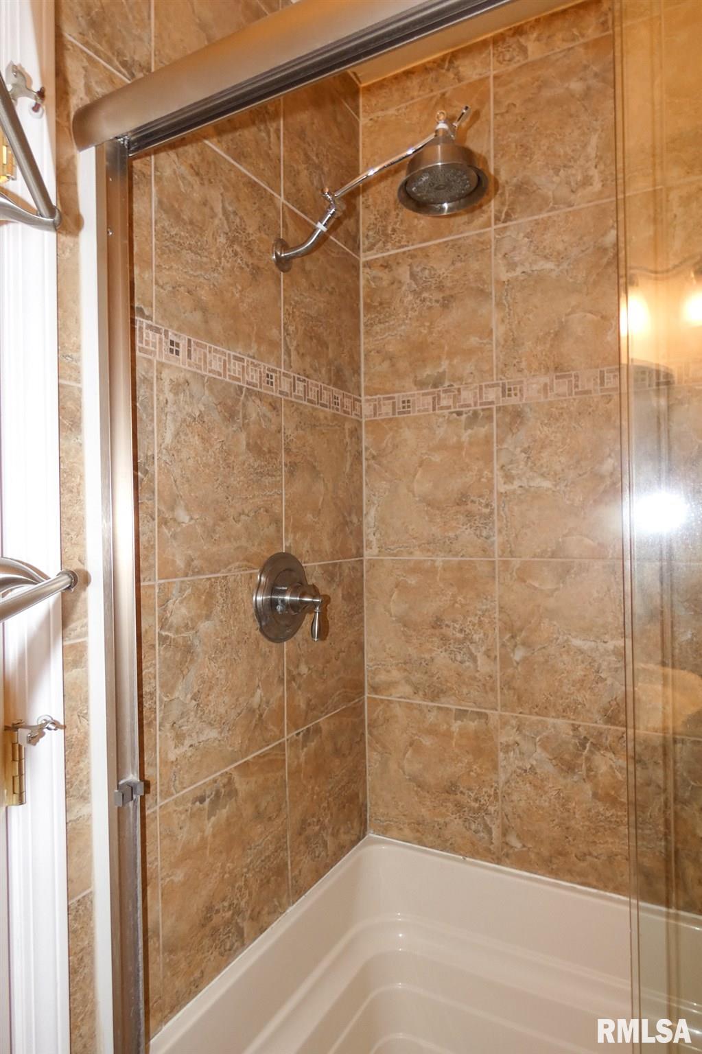 3546 West Chartwell Road Peoria, IL 61614 - Photo 6 of 41 Gallery Image 6