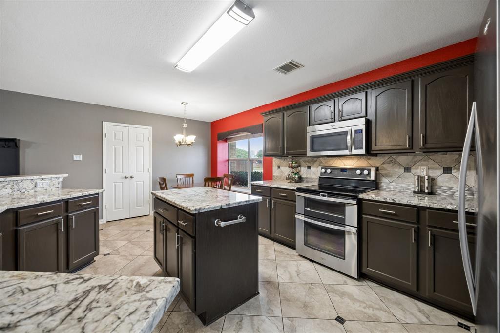 545 Rothschild Lane Murphy, TX 75094 - Photo 8 of 27 Large kitchen with plenty of prep space.