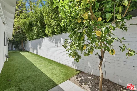 $2,398,000 | 16910 West Magnolia Boulevard, Encino, CA 91316