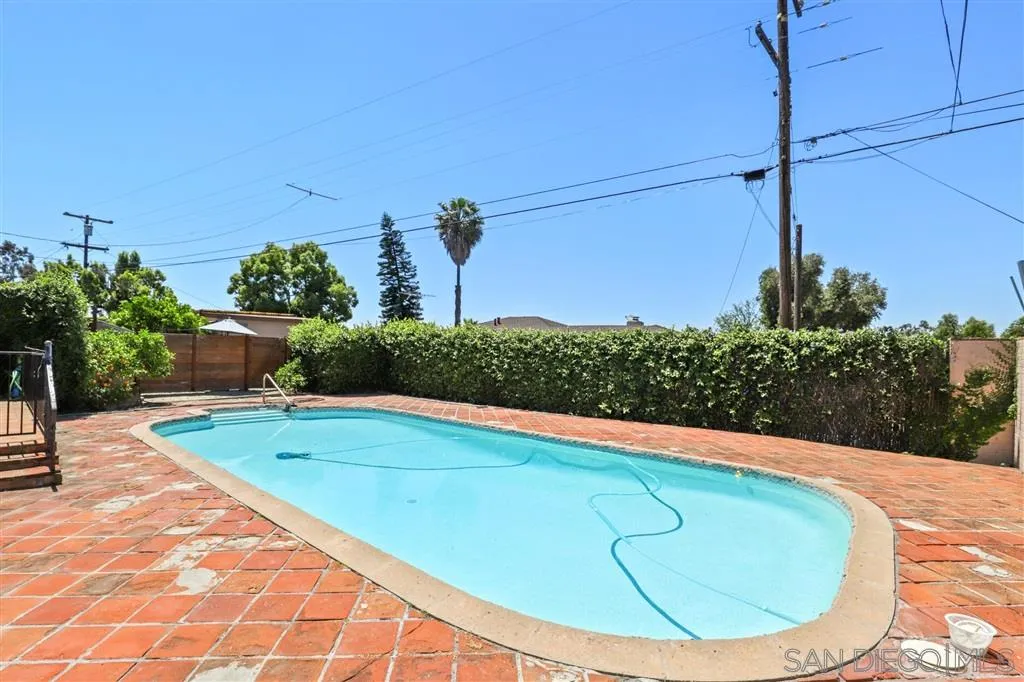 1886 Wedgemere Road El Cajon, CA 92020 - Photo 17 of 25 Gallery Image 17