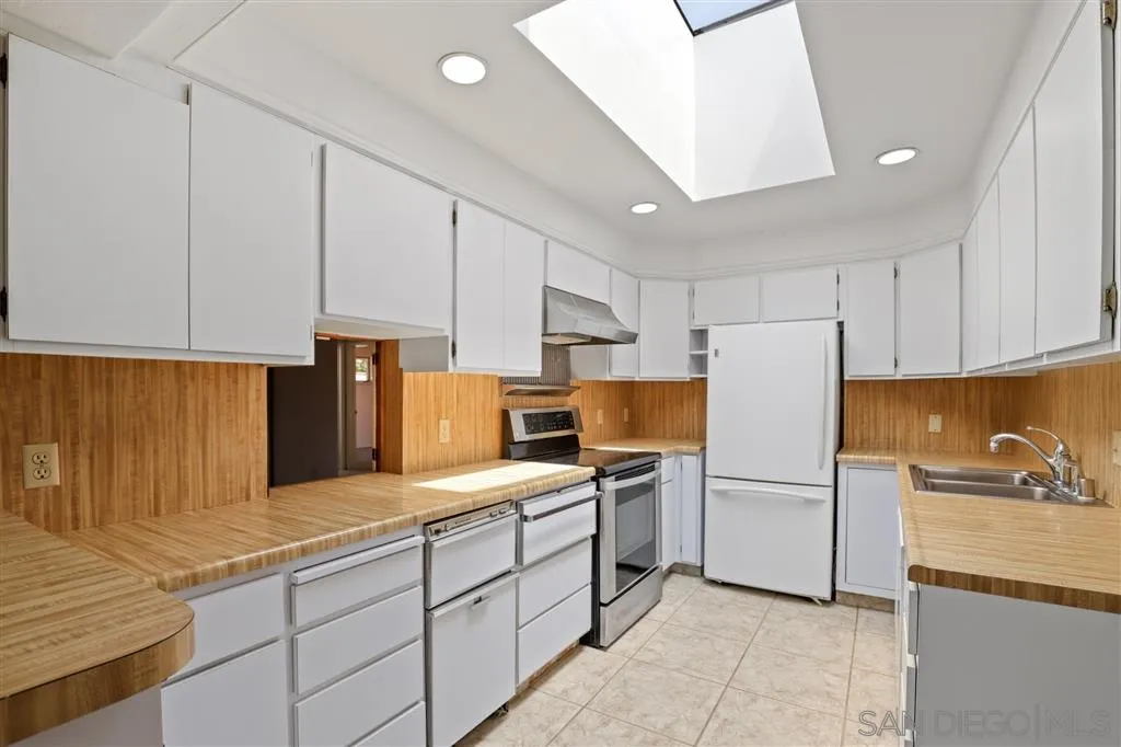 1886 Wedgemere Road El Cajon, CA 92020 - Photo 10 of 25 Gallery Image 10
