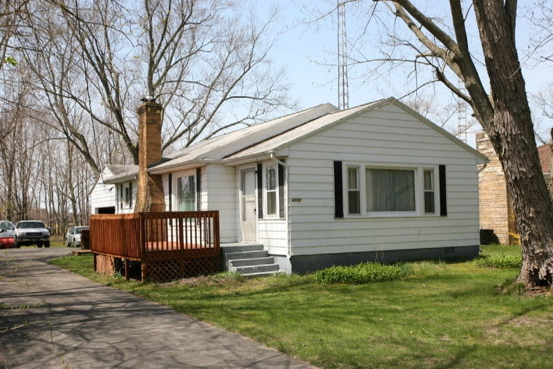 4958 North Coloma Road Coloma, MI 49038 - Photo 1 of 36 4958 N Coloma Rd Front