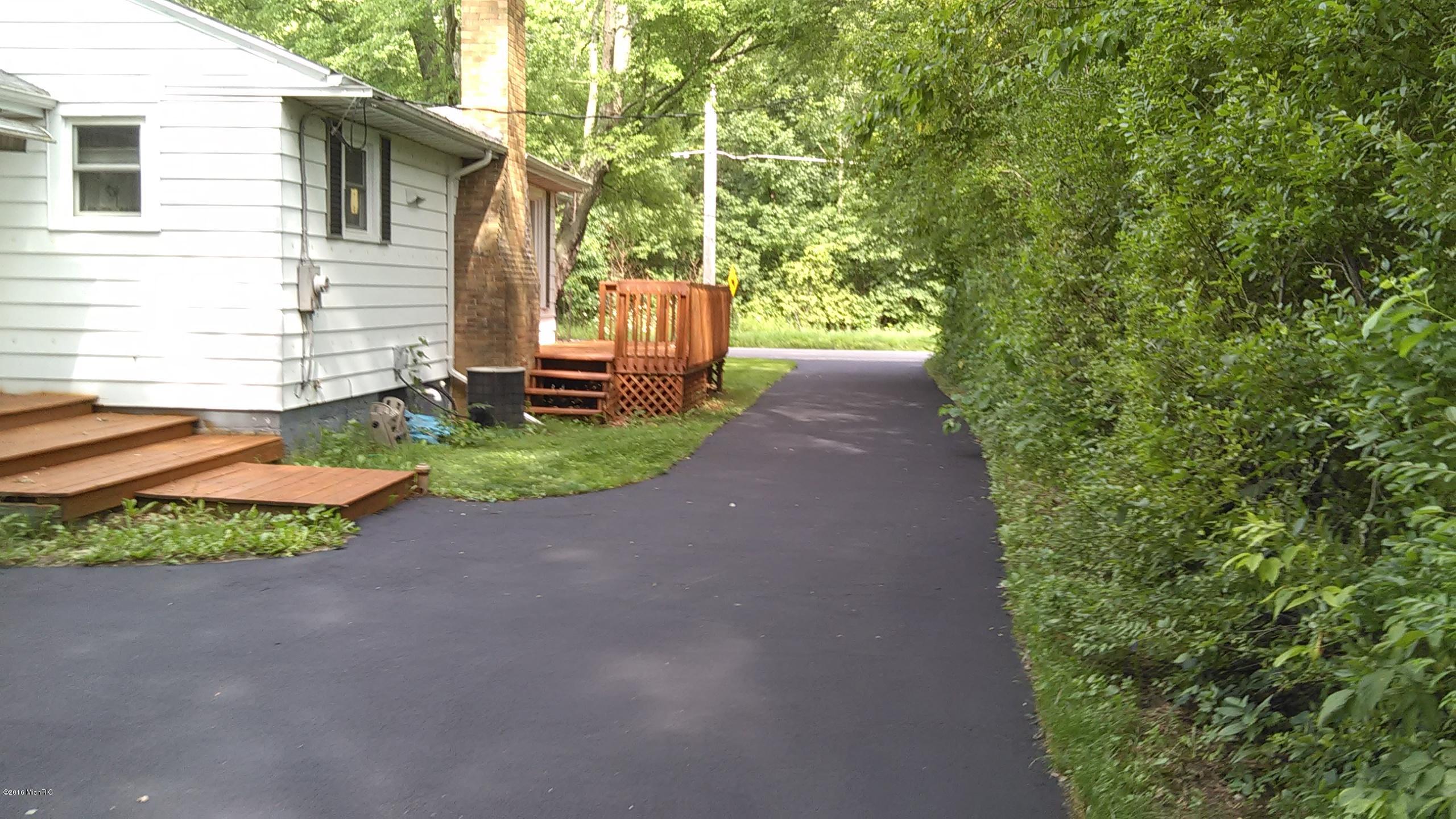 4958 North Coloma Road Coloma, MI 49038 - Photo 15 of 36 4958 N Coloma Rd Driveway
